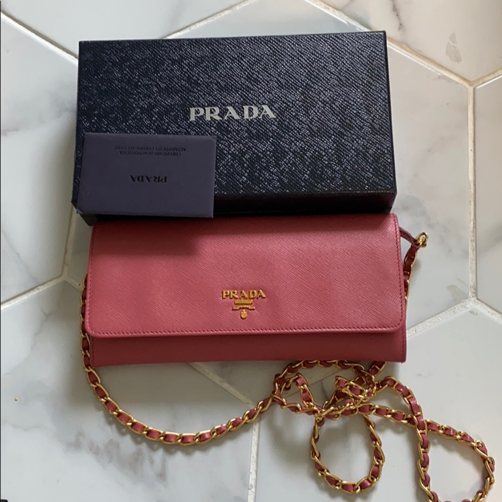 Prada wallet on chain